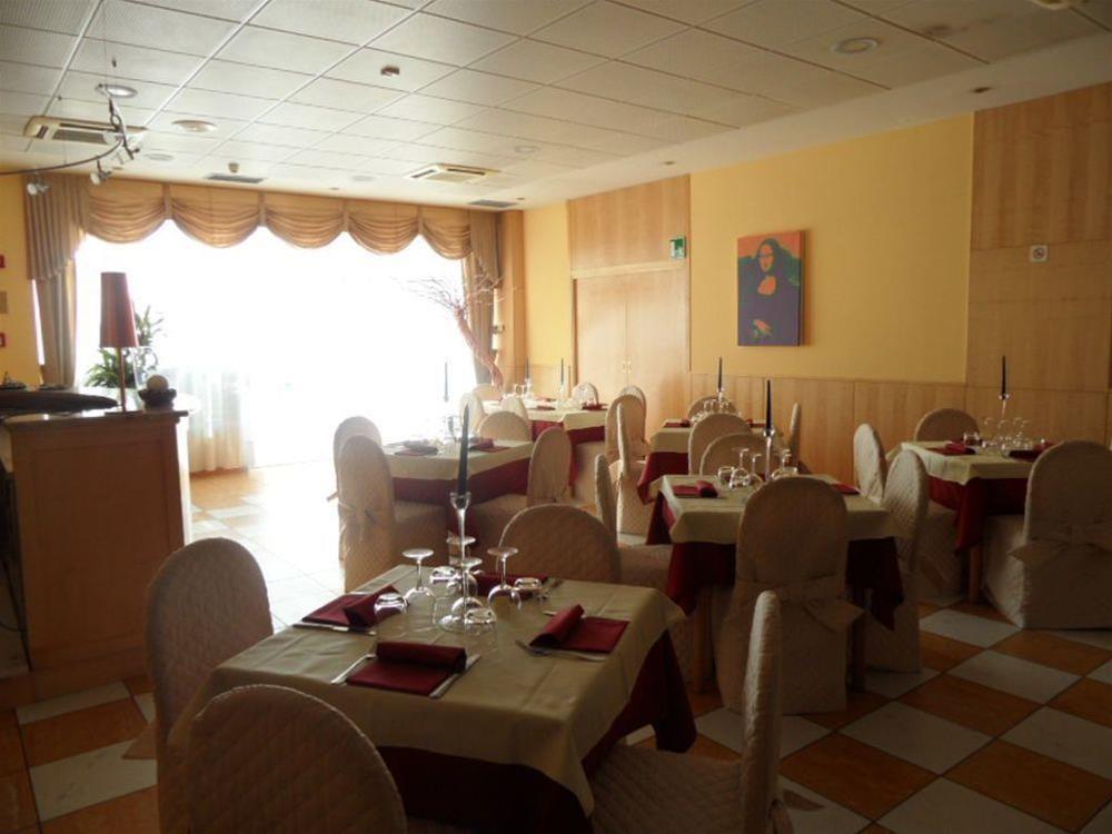 B&B Hotel Cuneo Cristal Exterior photo